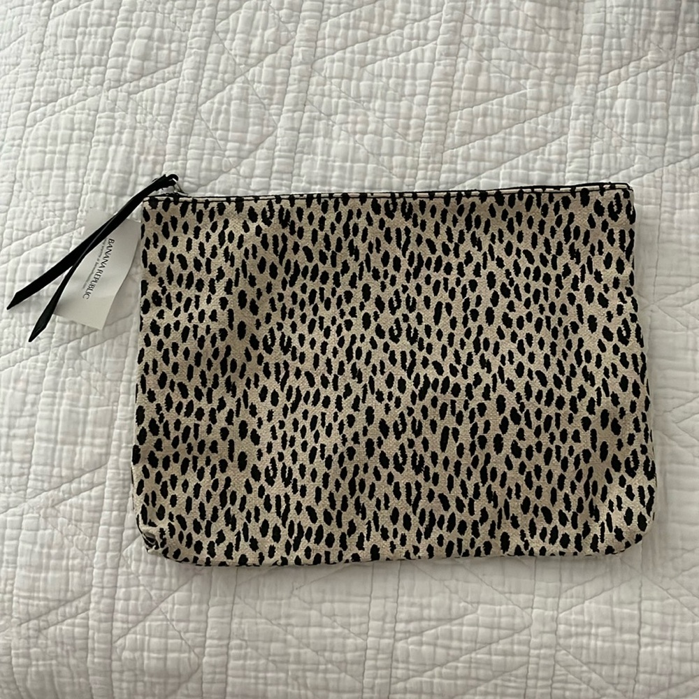 Banana Republic leopard print clutch pouch